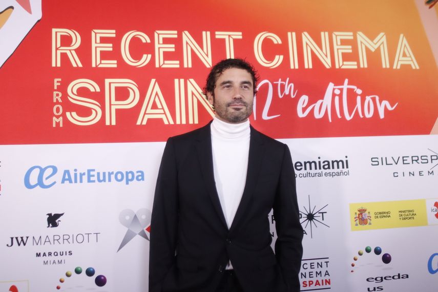 Álex García en la alfombra roja de Recent Cinema from Spain, en Miami.