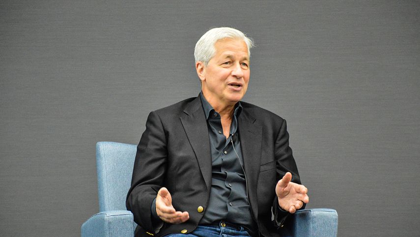 Jamie Dimon, presidente de JPMorgan Chase & Co., habla en Miami.