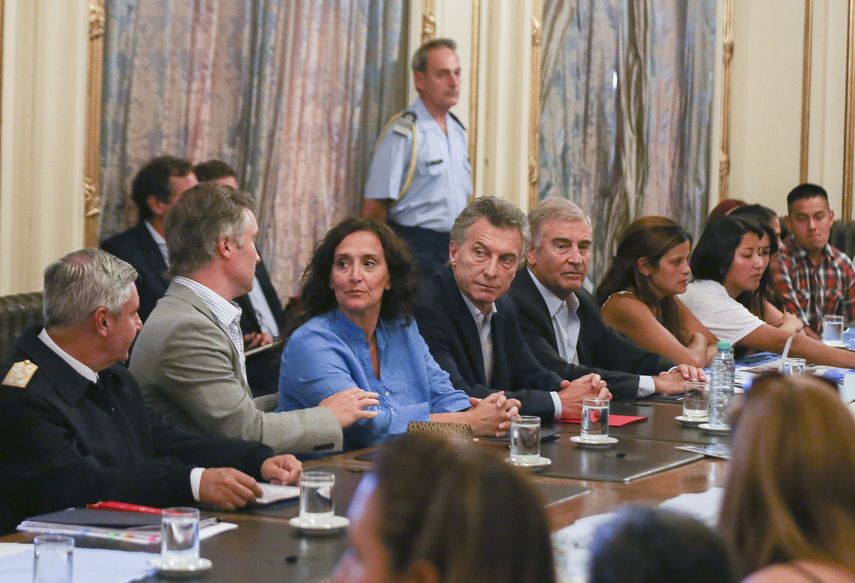 Mauricio Macri junto a los familiares de los Tripulantes del ARA San Juan