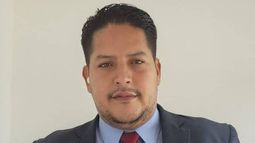 El motorizado Roalmi Cabeza Cedeño resultó herido cuando funcionarios del régimen secuestraron violentamente a María Corina Machado en Caracas.