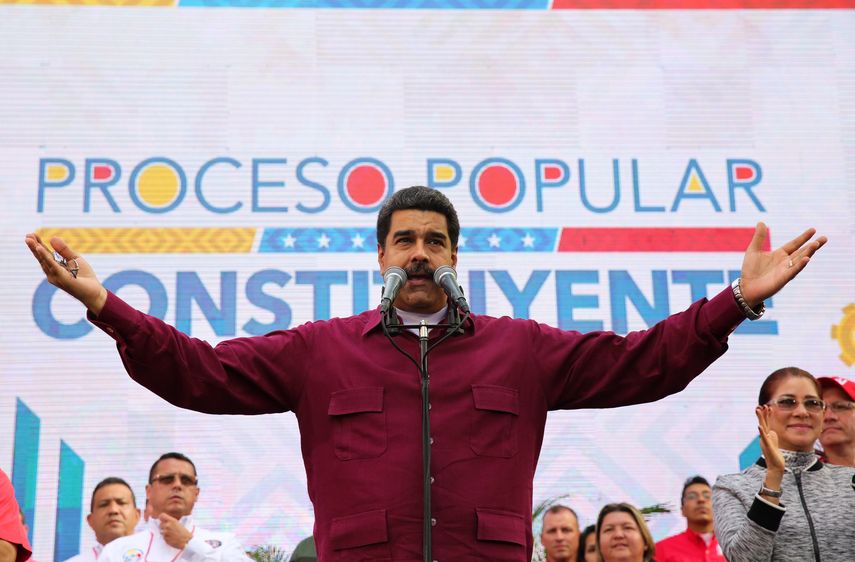 &nbsp;Maduro reclamó a su homólogo de Estados Unidos, Donald Trump, que saque sus manos de su país