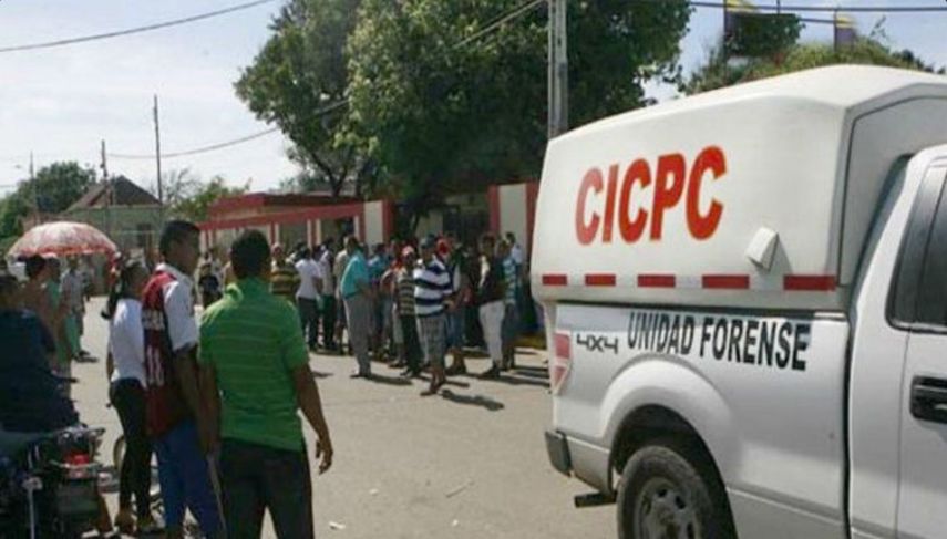 El sujeto que asesinó a López e hirió a Guzmán y otras dos personas huyó posteriormente a bordo de una moto con rumbo a la carretera nacional El Tigre - Ciudad Bolívar, indicó la Fiscalía.