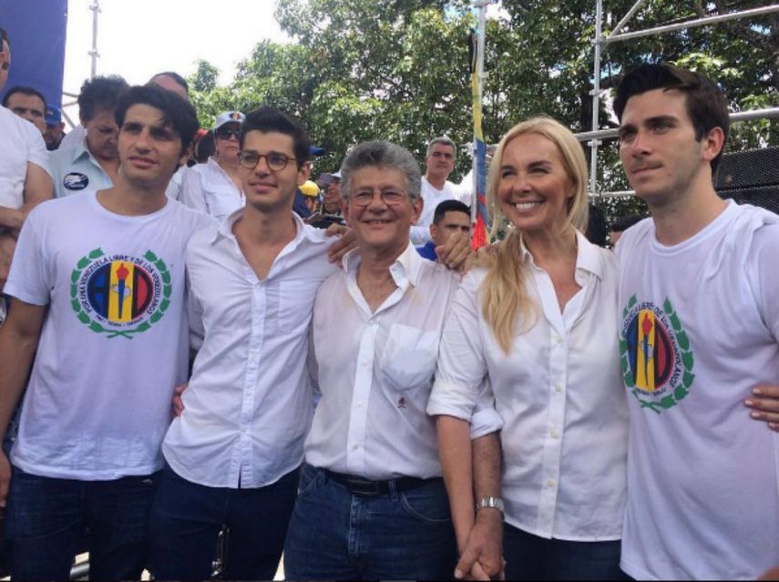 Henry Ramos Allup junto a su esposa Diana y sus hijos&nbsp;Rodrigo, Ricardo y Reinaldo.