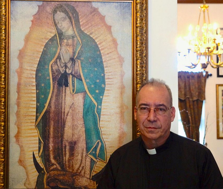 El sacerdote Edwin Román se ha convertido en un ángel para los residentes de Masaya con su labor humanitaria ayudando a los heridos y a los presos políticos del régimen de Daniel Ortega.