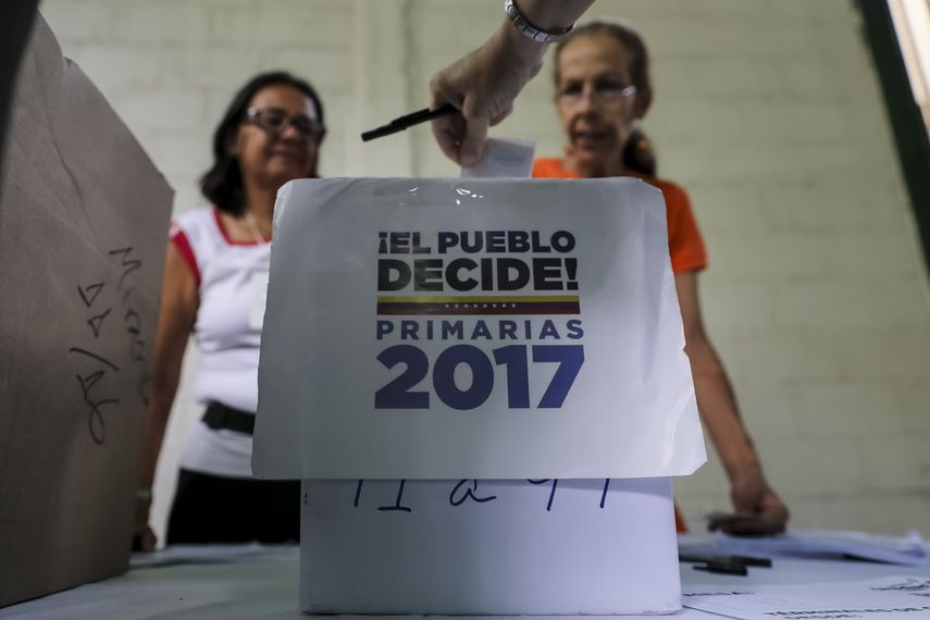 La oposición venezolana eligió este domingo a 19 de los 23 candidatos que harán frente a los representantes de Maduro en las elecciones de gobernadores previstas  para el próximo mes de octubre.