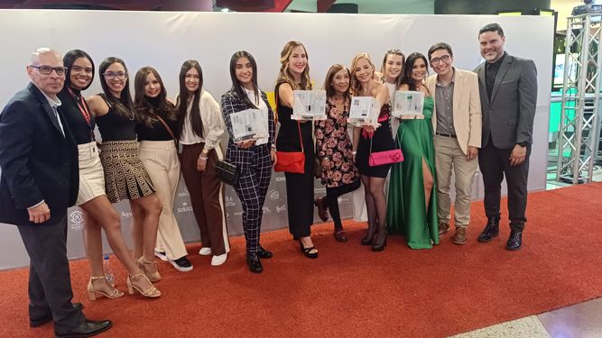 Parte de los ganadores de la V edición de los Premios de la Academia Venezolana de Cine.