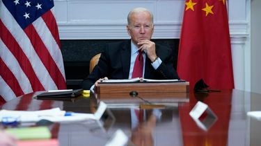 El presidente Joe Biden en una reunión virtual con el presidente chino Xi Jinping en la sala Roosevelt en la Casa Blanca en Washington, el 15 de noviembre de 2021.&nbsp;