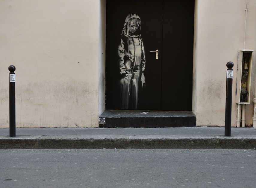 La obra robada, atribuida al artista urbano&nbsp;Banksy, muestra a una mujer con un velo en representación de la tragedia vivida en París a manos de terroristas en 2015.