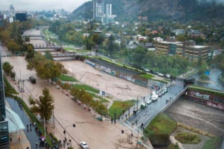 Los aluviones y crecidas de ríos se produjeron a partir del sábado a raíz de las intensas lluvias que se registraron en las zonas cordilleranas del centro y norte del país, en medio de altas temperaturas.