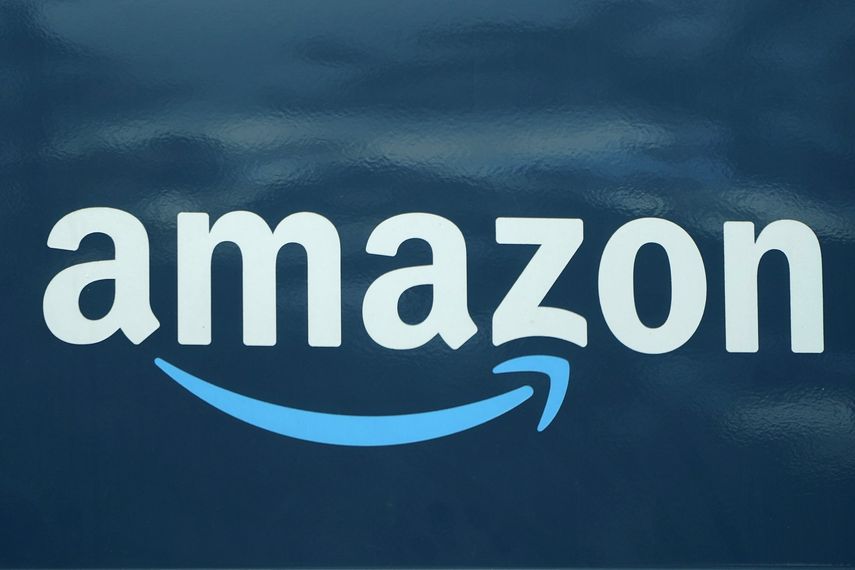 El logo de Amazon en un camión en Boston, el 1ro de octubre del 2020.&nbsp; &nbsp;