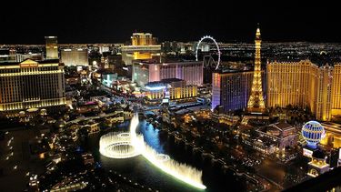 Vista nocturna de Las Vegas, una de las mejores ciudades de EEUU para los solteros