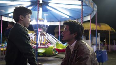 En esta imagen proporcionada por Sony Pictures Classics Jose Angel Garrido, izquierda, y Armando Espitia en una escena de I Carry You With Me&nbsp;