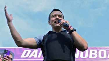 El joven empresario Daniel Noboa se mantiene como favorito en las encuestas de cara al balotaje de Ecuador.