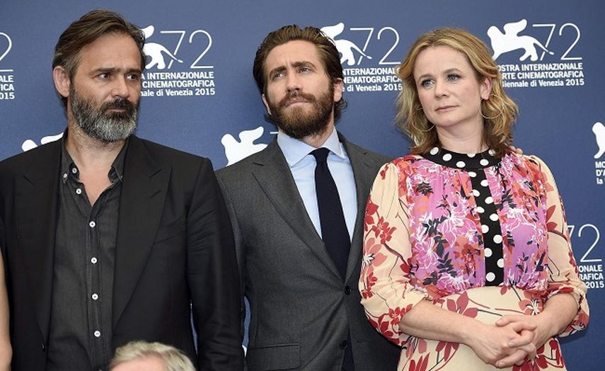 El director islandés Baltasar Kormakur, el actor estadounidense Jake Gyllenhaal, y la actriz británica Emily Watson, posan durante el pase gráfico de la película Everest durante la edición número 72 del Festival de Cine de Venecia. (EFE). 