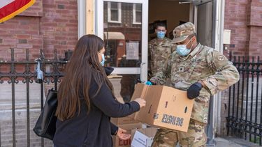 Miembros de las Fuerzas Armadas de Estados Unidos, durante la contingencia en Nueva York.&nbsp;