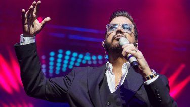 Willy Chirino actúa en el concierto en conmemoración a sus 50 años de vida artística.&nbsp;