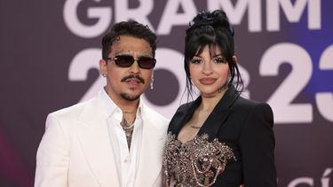 Christian Nodal y Cazzu llegan a la 24 entrega del Latin Grammy en Sevilla, España, el jueves 16 de noviembre de 2023.&nbsp;