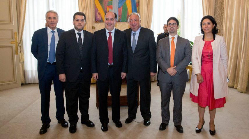 Borges y Guevara fueron recibidos por la directiva del Senado francés.