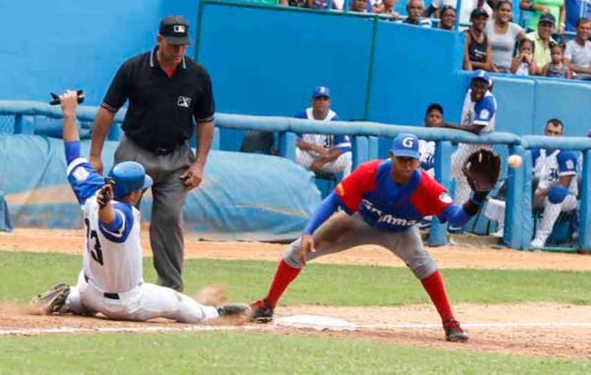 Pinar del Río enfrenta a Granma en el campeonato cubano de béisbol.