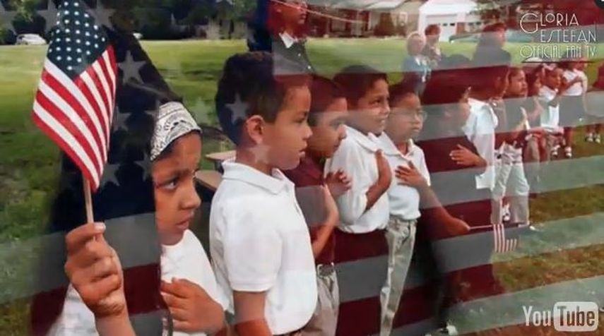 La canción Todos somos mexicanos reúne a 34 personalidades latinas con el objetivo de responder también a la retórica de ataque a los inmigrantes indocumentados utilizada por el precandidato republicano a la Presidencia de Estados Unidos Donald Trump