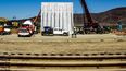 Vista general de uno de los 8 prototipos de muro que se construyen en Tijuana, México. Vista general de uno de los 8 prototipos de muro que se construyen en Tijuana, México.