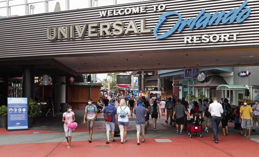 Visitantes llegan a Universal Studios el 3 de junio de 2020 en Orlando, Florida.&nbsp;