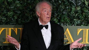 El actor británico Michael Gambon posa en la alfombra roja mientras asiste a la 62ª edición de los London Evening Standard Theatre Awards 2016 en Londres el 13 de noviembre de 2016.&nbsp;