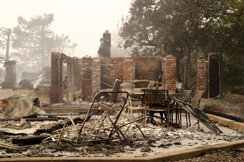 Una vivienda destruida por el voraz incendio que afectó la población de Santa Rosa en California.&nbsp;