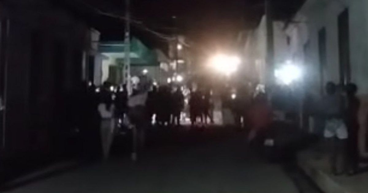 Cubanos en Holguín reclaman al régimen por apagones: “Es una tortura en vida”