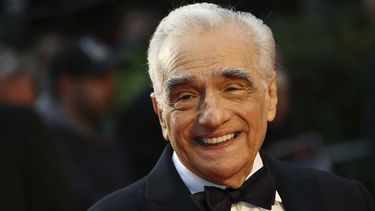 El director Martin Scorsese posa para fotógrafos al llegar al estreno de su filme The Irishman&nbsp;en el Festival de Cine en Londres, el domingo 13 de octubre del 2019 en Londres.&nbsp;
