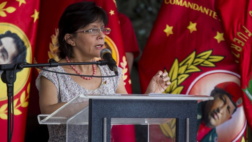 La rectora del Consejo Nacional Electoral (CNE) de Venezuela, Sandra Oblitas, y sus familiares, están entre los afectados por la suspensión de la movilidad fronteriza.