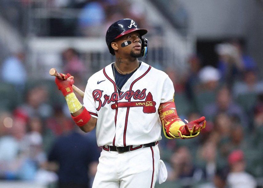 Ronald Acuña Jr. #13 de los Bravos de Atlanta reacciona tras ser ponchado en la tercera entrada contra los Tigres de Detroit en el Truist Park el 29 de abril de 2026 en Atlanta, Georgia.&nbsp;