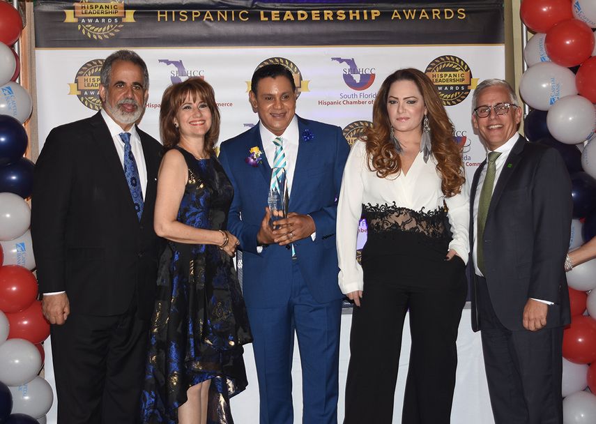 La leyenda del béisbol Sammy Sosa fue premiado por su entrega al deporte.