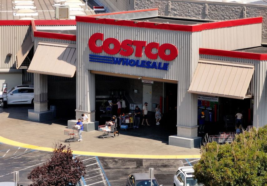 Foto aérea de la entrada a una de las tiendas de la cadena minorista Costco.