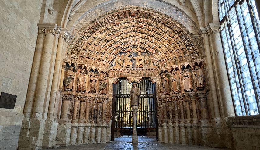 El imponente Pórtico de la Majestad, en Colegiata de Santa María la Mayor, construido en el siglo XII, en Toro.