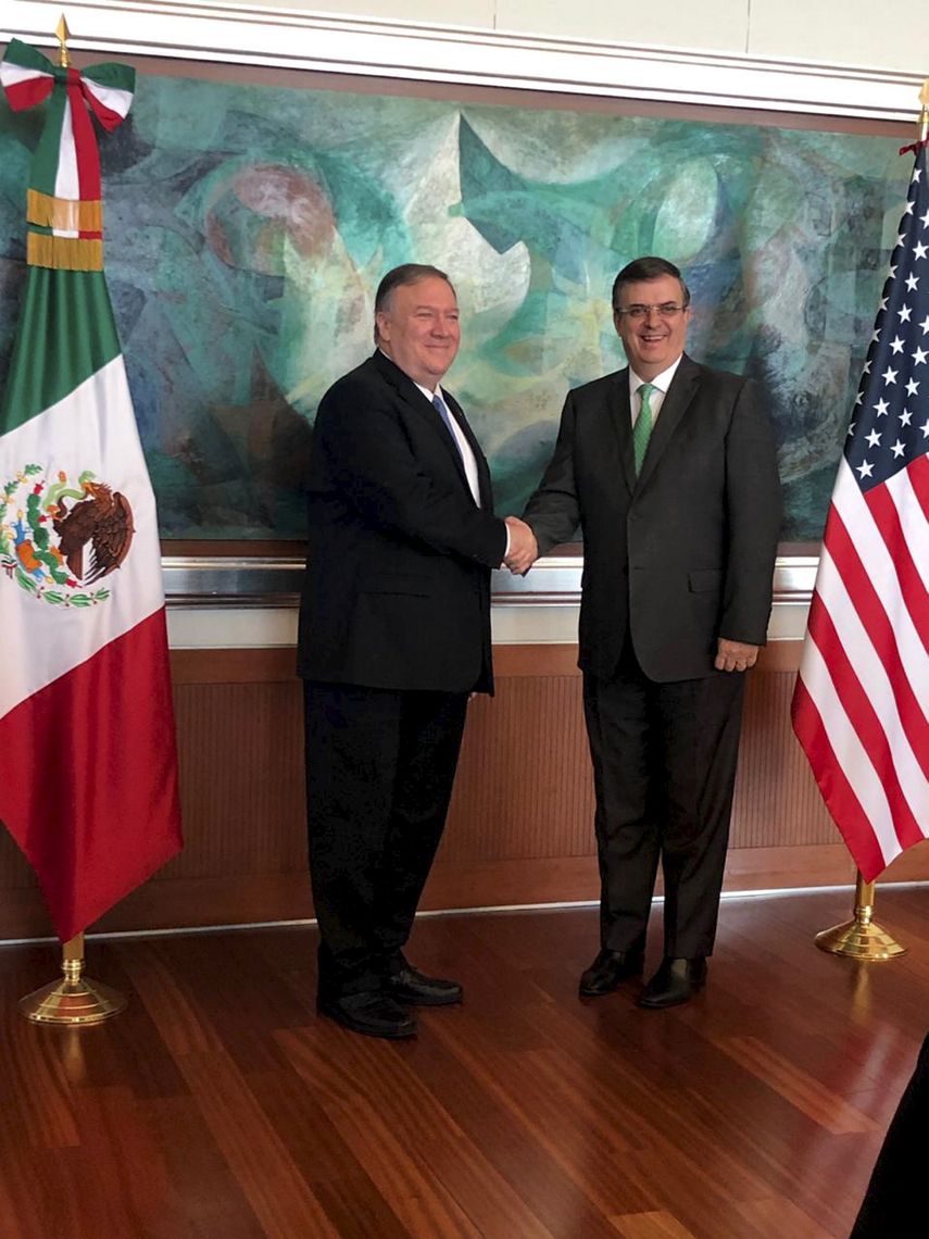 Mike Pompeo, secretario de Estado de Estados Unidos, junto a su homólogo mexicano, Marcelo Ebrard.