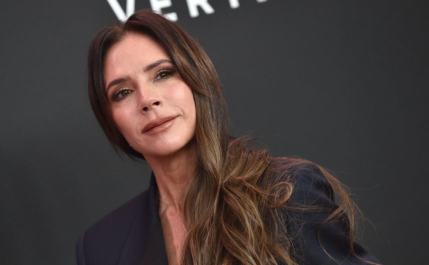 La diseñadora de moda y cantante británica Victoria Beckham llega al estreno de la película Lola en el Teatro Bruin, en Los Ángeles, California, el 3 de febrero de 2024.
