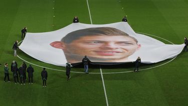 El cuerpo del futbolista fue identificado el 7 de febrero, 18 días después de su desaparición y cuatro días después de que el Departamento de investigación de accidentes aéreos del Reino Unido (AAIB) lo encontrara dentro de la avioneta que terminó en el fondo del mar, a 67 metros de profundidad, al norte de la isla de Guernsey.