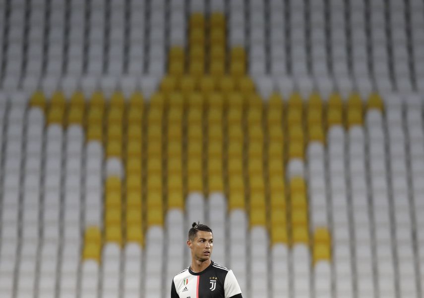 El portugu&eacute;s Cristiano Ronaldo falla un penal en su primer juego tras la pandemia del coronavirus COVID-19 en 2020
