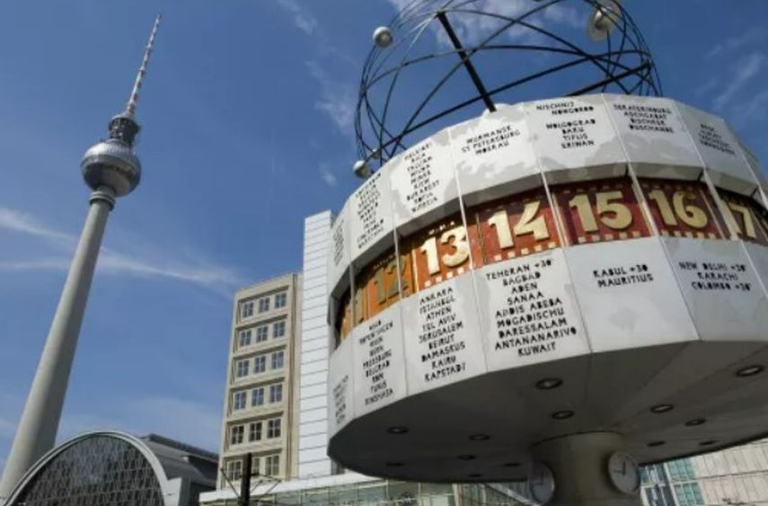 Imagen de World Time Clock, en Berlín.