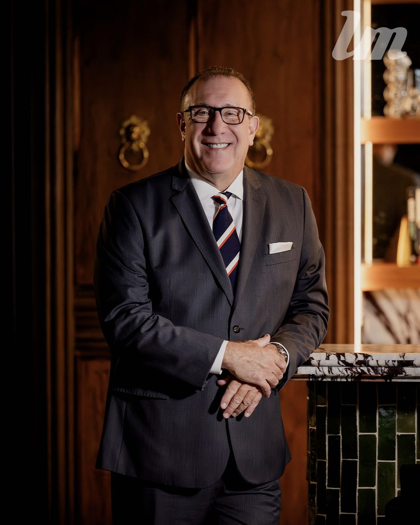 El doctor Romualdo Peter Segurola Jr, figura destacada en el campo de la cirugía cardíaca y torácica, posa para la edición Women and Men of Impact de la revista Imagen Miami.&nbsp;