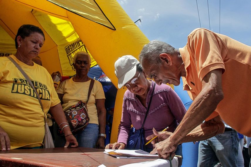 Los partidos políticos tendrían que ir a un proceso de recolección de firmas parecido al que se acaba de anular para el referendo revocatorio