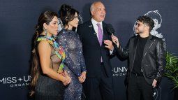 En la alfombra roja Ronald Day CEO de Miss Universe, reafirma su compromiso con la causa.