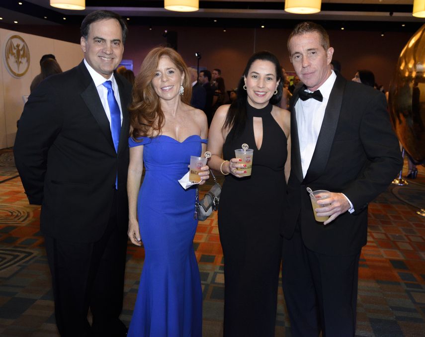 Ernesto Garcia y Frances García Balbin, junto a Leana y Humberto Garcia.
