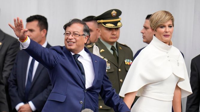 El presidente Gustavo Petro, con su esposa Verónica Alcocer en la ceremonia de juramentación en Bogotá, Colombia, el domingo 7 de agosto de 2022. El presidente Gustavo Petro, con su esposa Verónica Alcocer en la ceremonia de juramentación en Bogotá, Colombia, el domingo 7 de agosto de 2022.