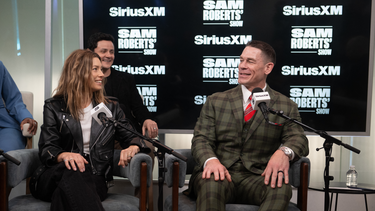 Jessica Biel, Arturo Castro y John Cena asisten al evento «Front Row» de SiriusXM con el elenco de «Matchbox» en los estudios de SiriusXM, el 5 de octubre de 2026 en la ciudad de Nueva York.