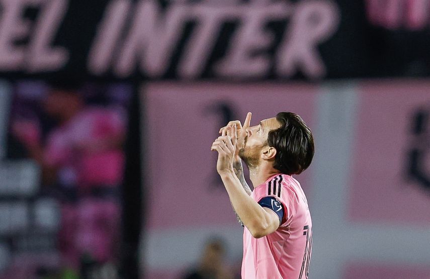 El delantero argentino #10 del Inter Miami, Lionel Messi, celebra un gol durante el partido de cuartos de final de la Copa de Campeones de la CONCACAF entre el Inter Miami y el LAFC en el Chase Stadium en Fort Lauderdale, Florida, el 9 de abril de 2025