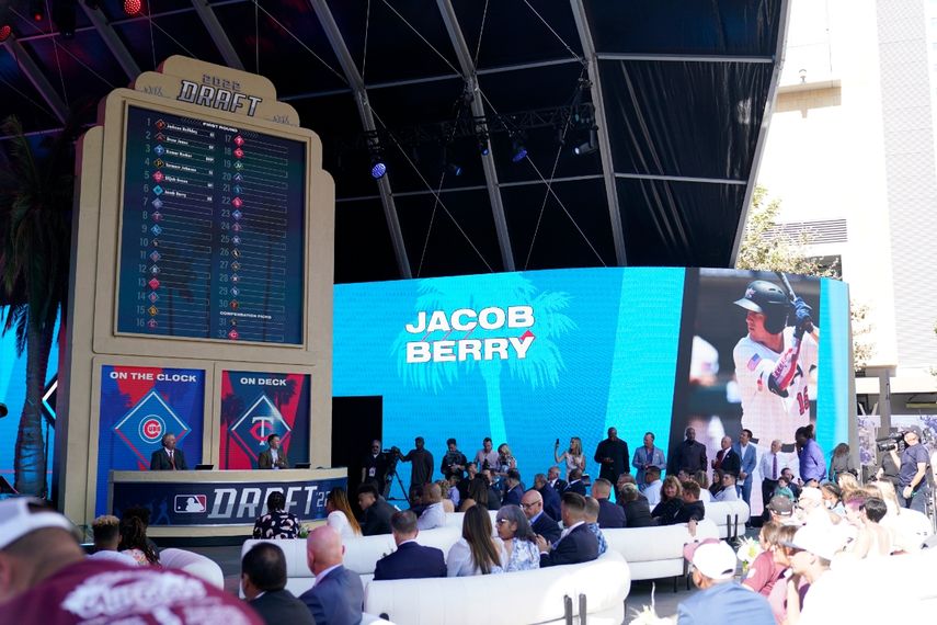 Momento en el que los Marlins de Miami eligieron a la promesa Jacob Berry en el Draft 2022 de la MLB
