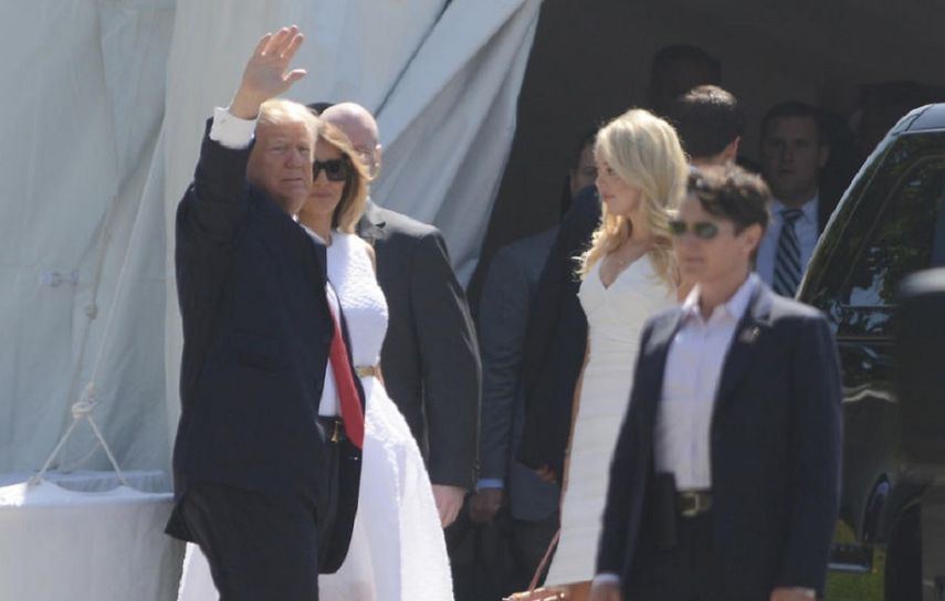 El presidente Trump y su familia llegando a la iglesia Bethesda-by-the-Sea.