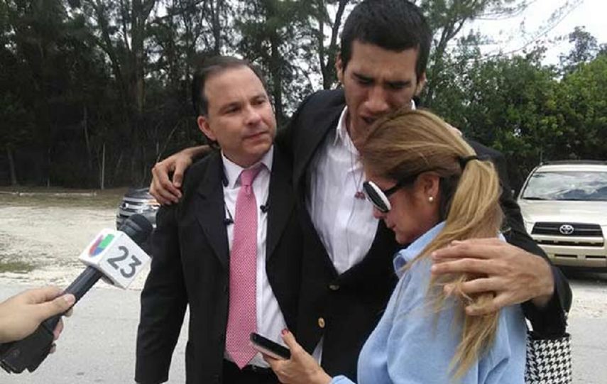 El venezolano Marco Coello luego de ser liberado por las autoridades de inmigración.